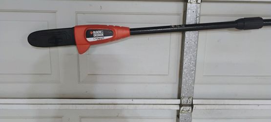 Black & Decker adjustable 10-ftPole Saw 1.5ah 20 volt lithium ion Max battery