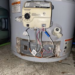 40 Gallon Gas Water Heater Barely Used 