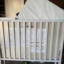 Foldable Mini Crib