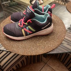 Women Shoes 👟 Reebok Size 4-1/2