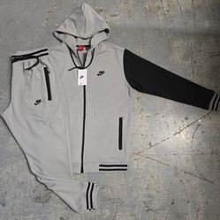 Nike Sweatsuits 
