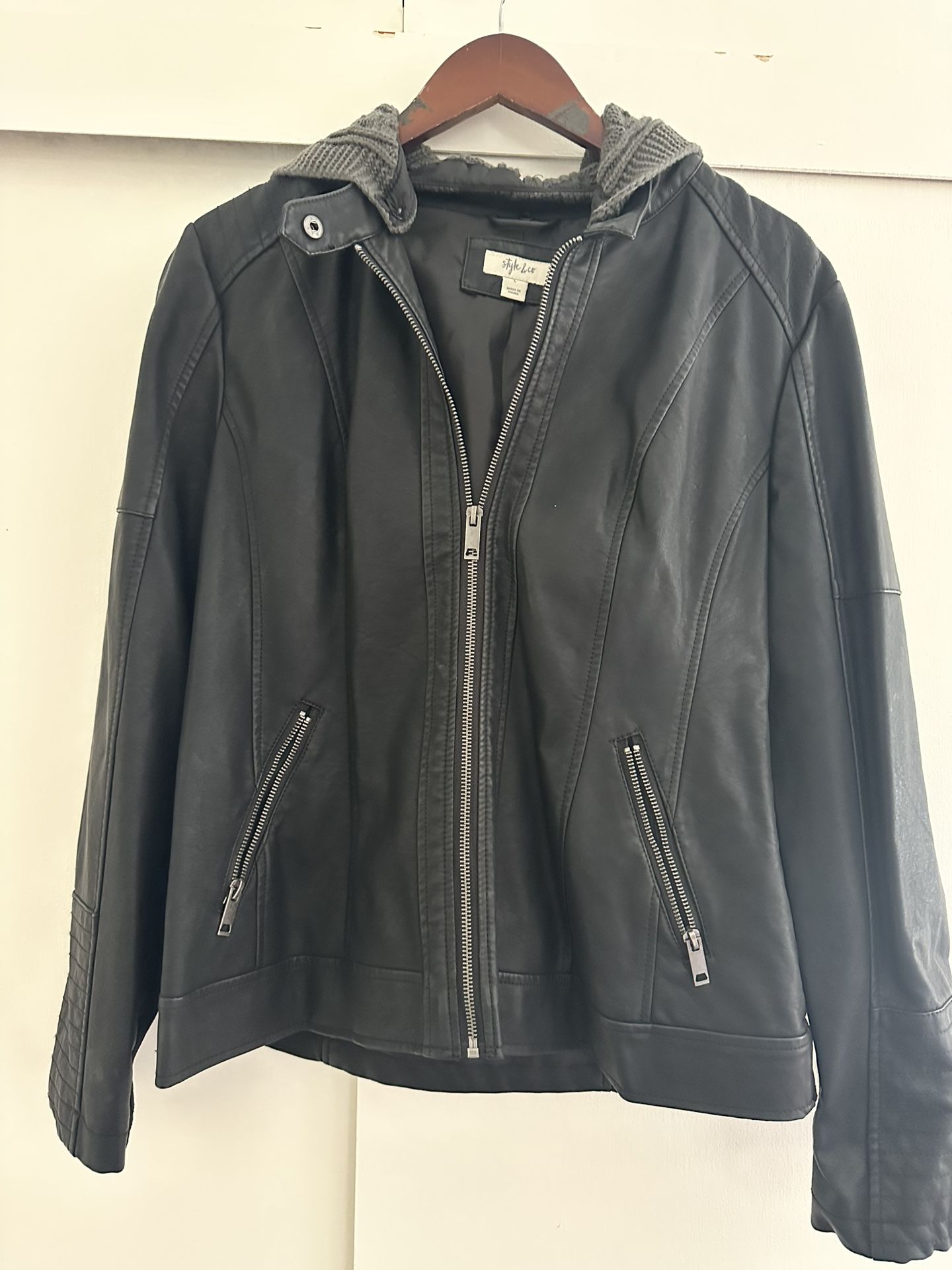 Women’s Hooded Jacket (L)