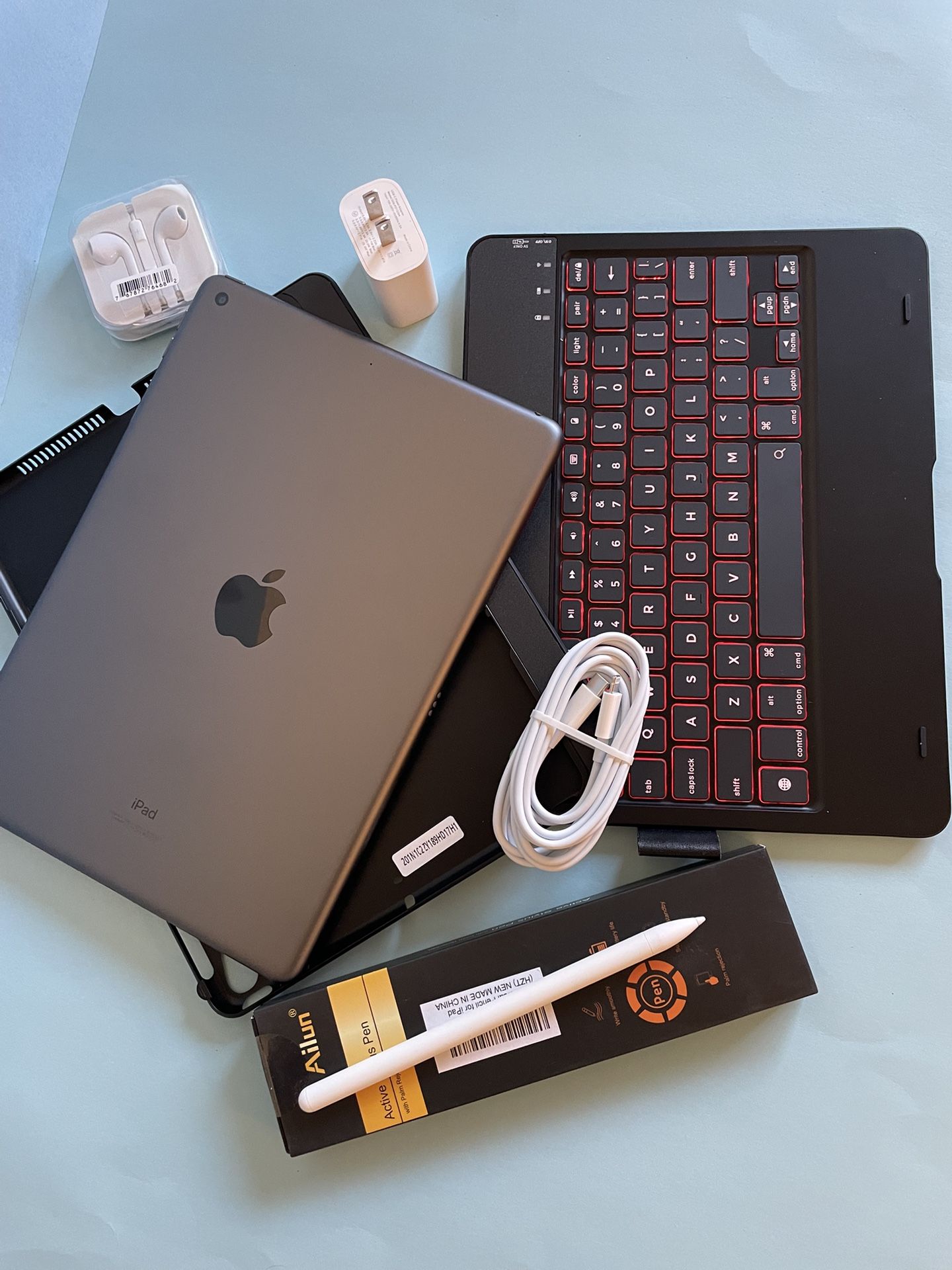 Apple IPad 9th Generation (10.2” Retina /Touch ID /IOS 18/ 2021 Model) 64GB with Pen, Keyboard & Accessories