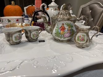 Tea pot with lid, 2tea cups and a creamer