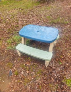 Step2 Kids Plastic Picnic Table.. the price is firm