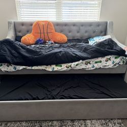 Day Bed w/2 Twin Memory Foam Mattresses