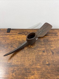 US WW2 Era 1945 Flat Blade Pick Trench Ditch Digging Military Diamond Calk Blade