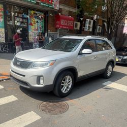 Kia Sorento ,Año 2015 , 160. Mil Millas , Color Gris 