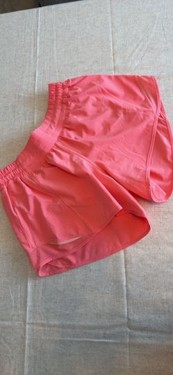 Lululemon - Hotty Hot Low-Rise Lined Shorts 4” size 6.