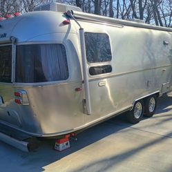 2023 Airstream Globetrotter 30RB