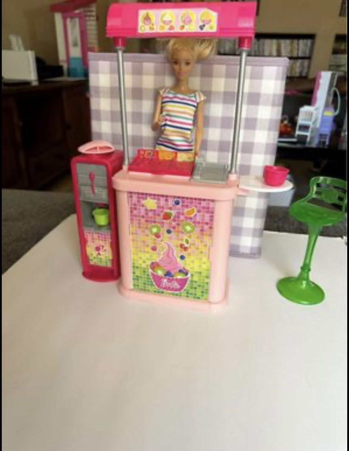 BARBIE YOGURT STAND SET
