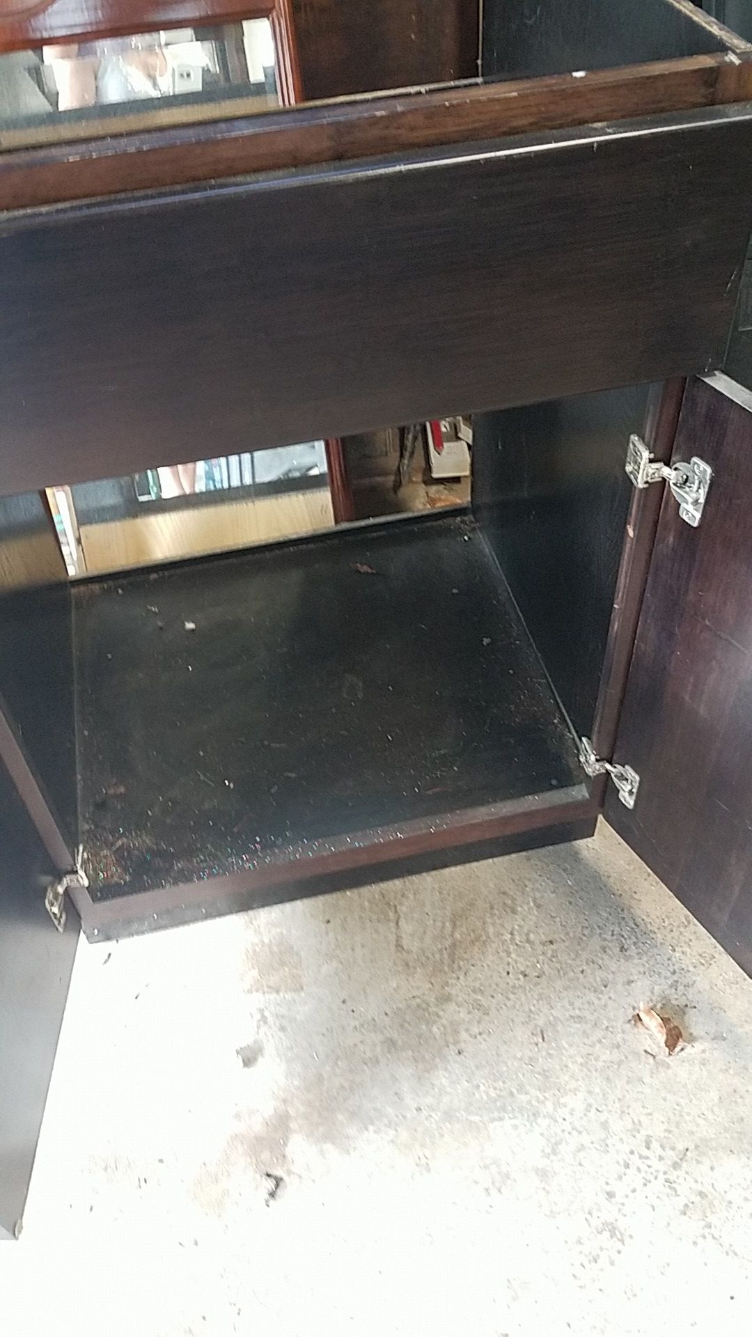 Bath cabinet