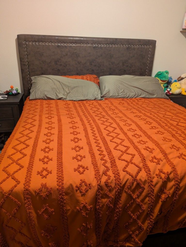 King Size Bed W/Bed Frame