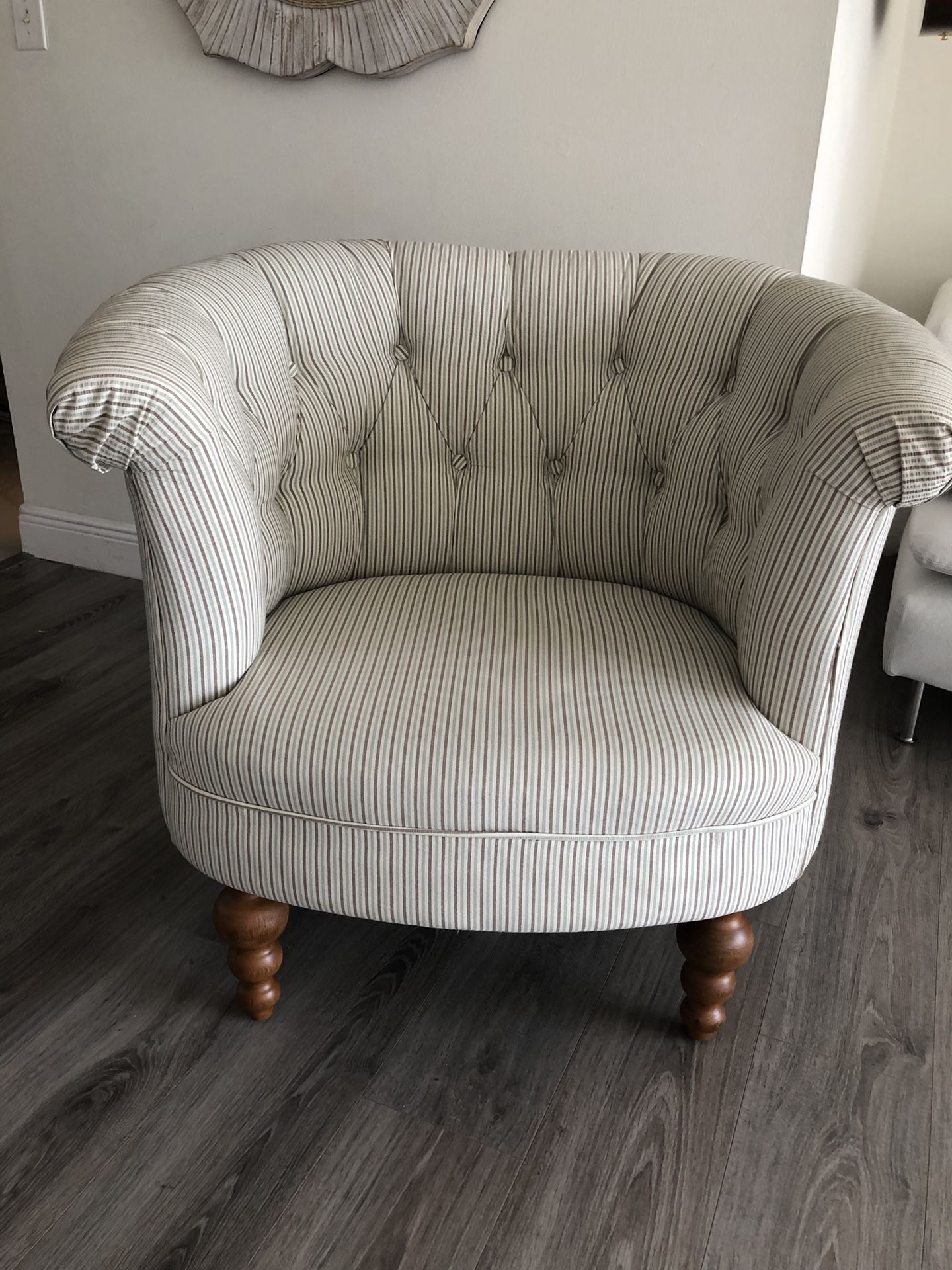 Pier 1 One Colette upholstered tufted chair Perfect Mint condition