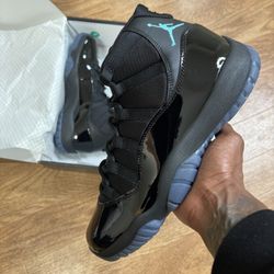 Jordan 11 Gammas (size 10M)