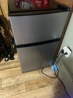 Mini fridge