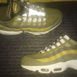 Nike Air Max Size 9.5