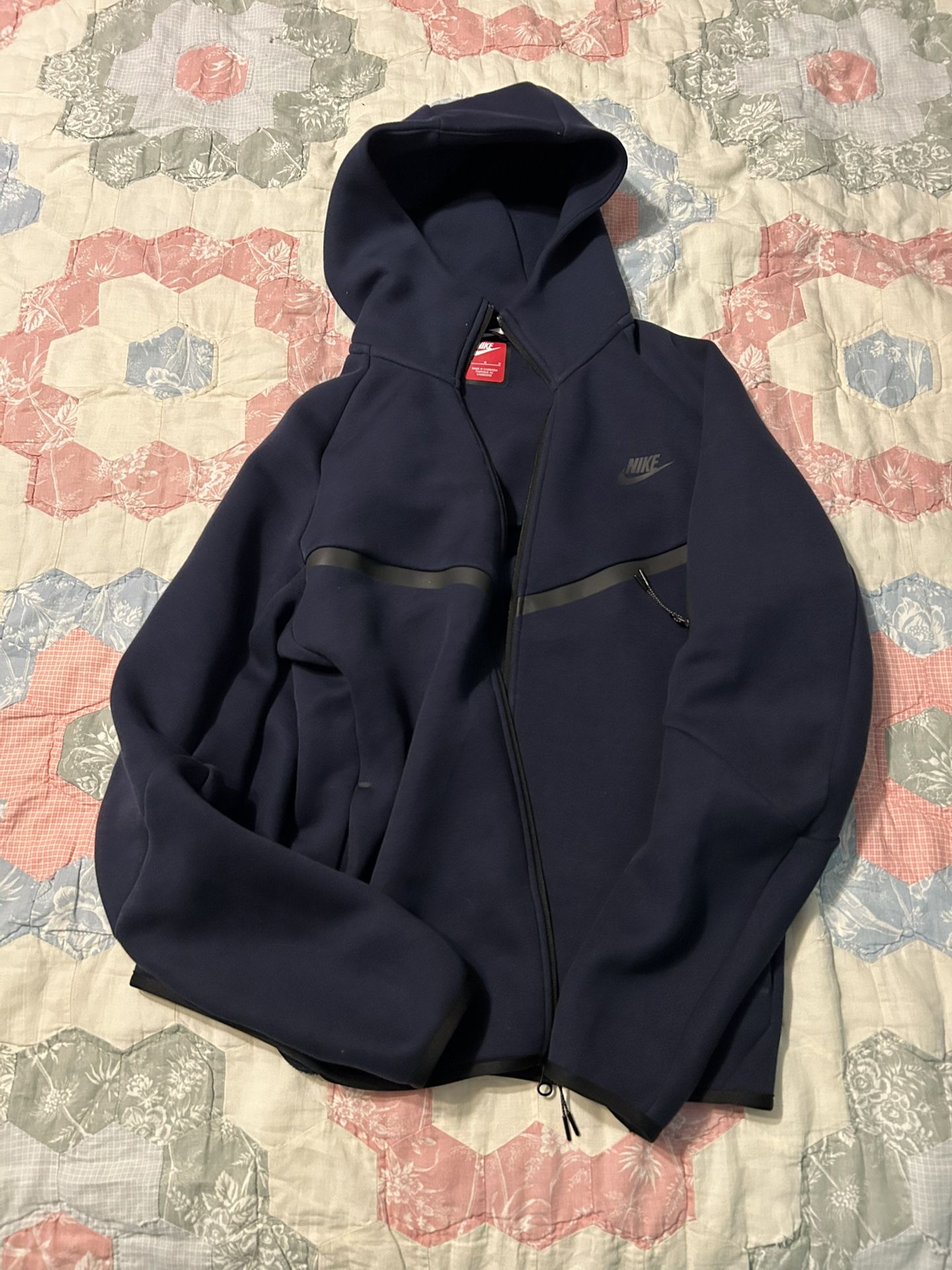 Dark blue nike tech size M