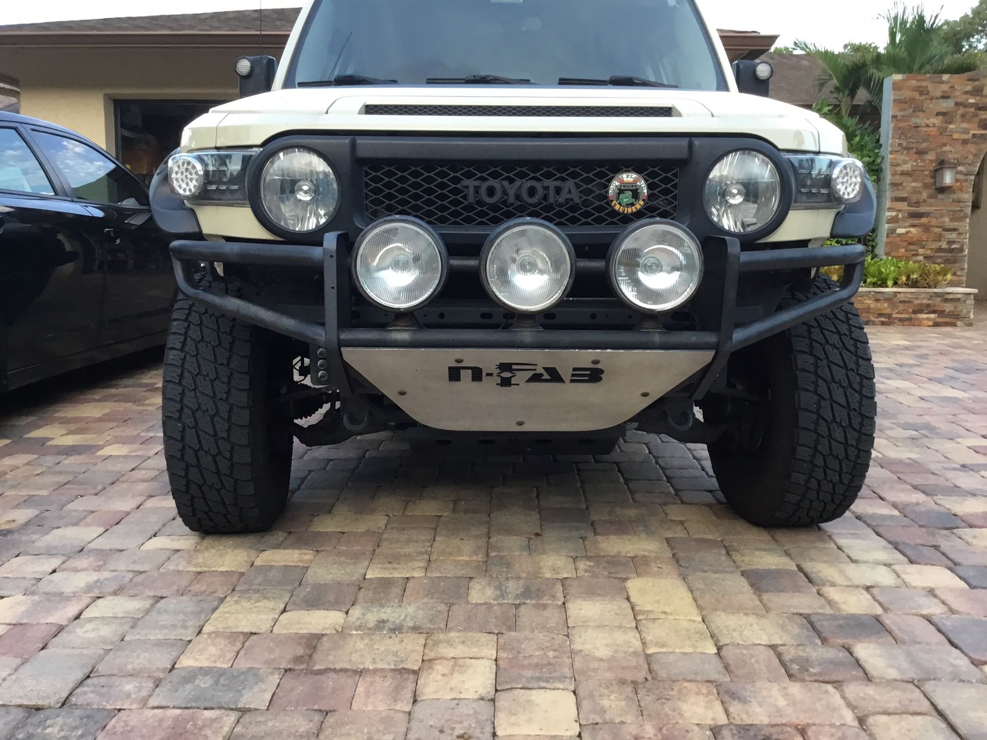 FJ cruiser bumper front and back still on vehicle. NFAB