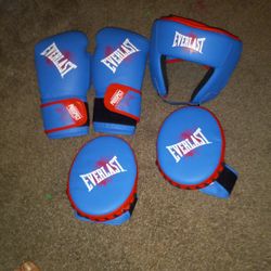 Everlast Boxing Kit New,  Must Pick Up