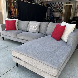living spaces gray sectional couch !!