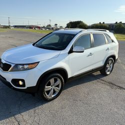 Extremely Clean 2013 Kia Sorento EX