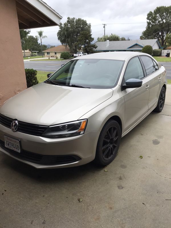 2012 Volkswagen Jetta Manual 2012 Volkswagen Jetta- Manual for Sale in Riverside, CA - OfferUp