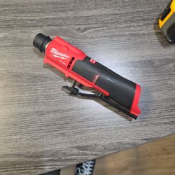 Milwaukee M12 Low Speed Tire Buffer