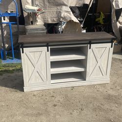 Gorgeous console decor stand very clean beautiful style and beautiful color everything works good