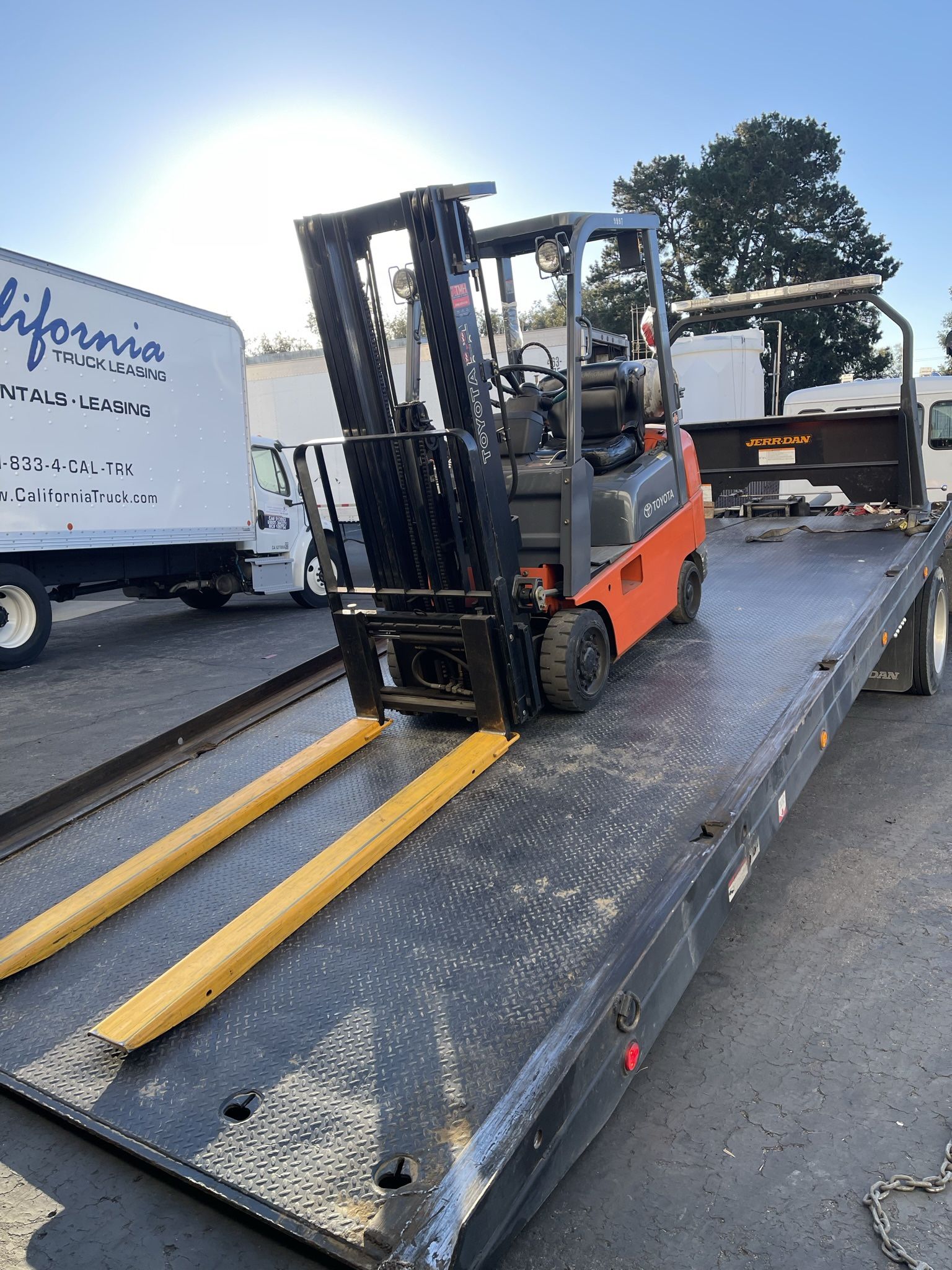 Barely used 1250 Total Hours Toyota Forklift Propane LPG With Side Shift And Triple Mast 189” Reach 4000 Lb