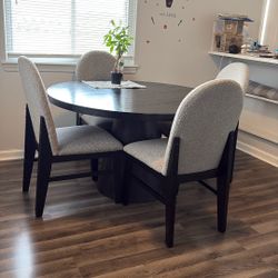 Brooklyn Round Table Set