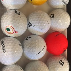 12 Bridgestone golf balls