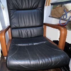Leather Executive Chair Wooden arms & base 