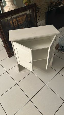 Bathroom wall cabinet