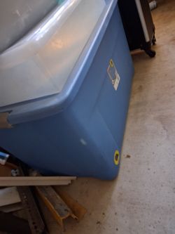 Bin with wheels blue