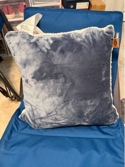 UGG Pillow NEW