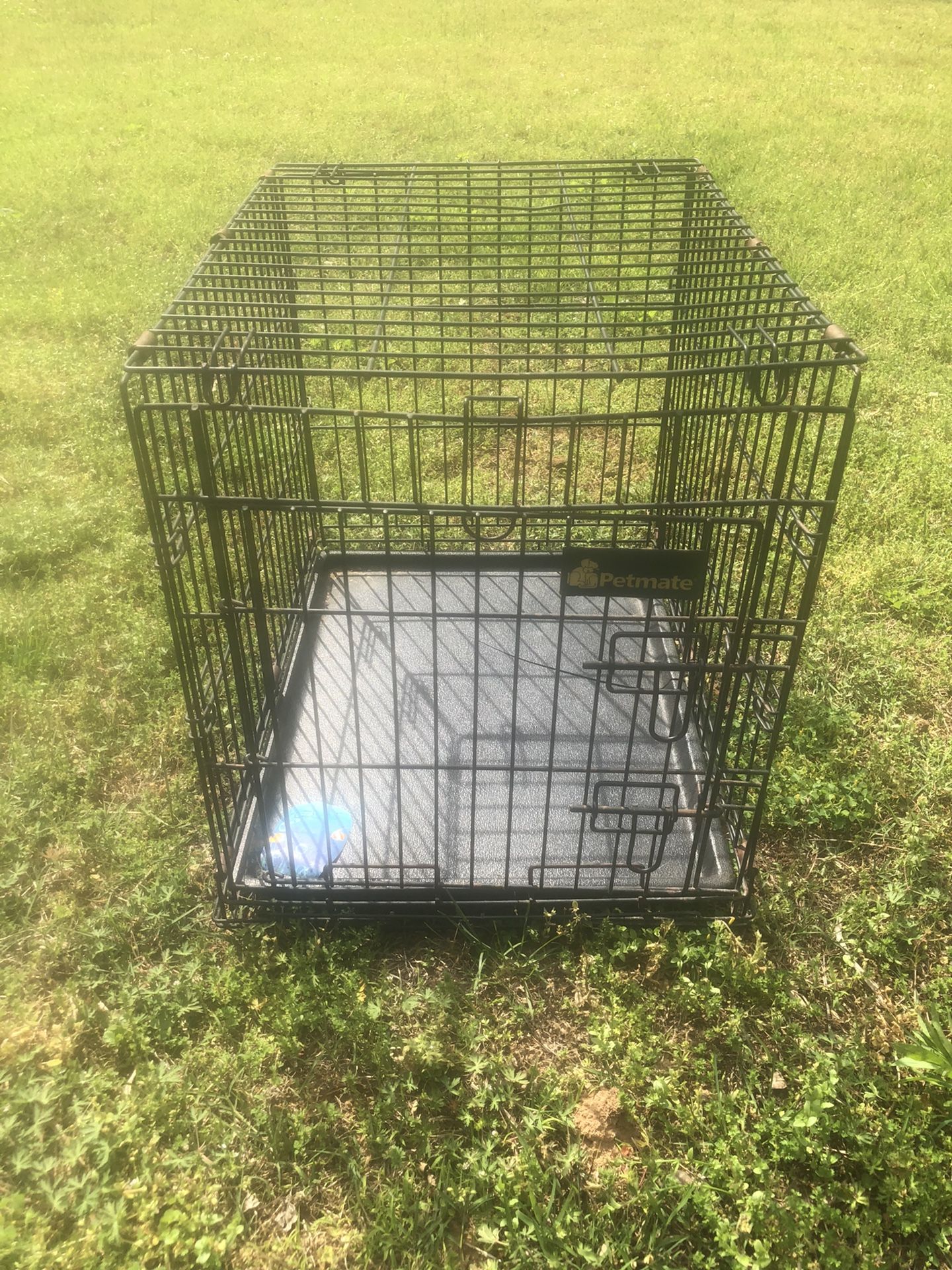 Small Petmate dog kennel