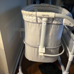 adjustable baby bassinet with sheets 
