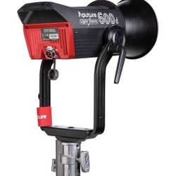 Aputure LS 600d , C-Stand + 2x V-Mount Battery