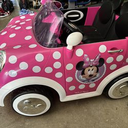Kid Trax Disney's Minnie Mouse 6V Ride-On  