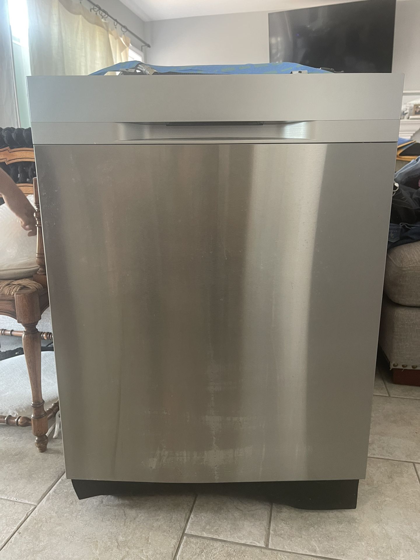 Samsung Dishwasher (retains water)