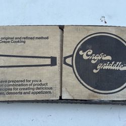 Vintage Crepe Griddle by Creative Cookware - Cast iron w/ wood handle