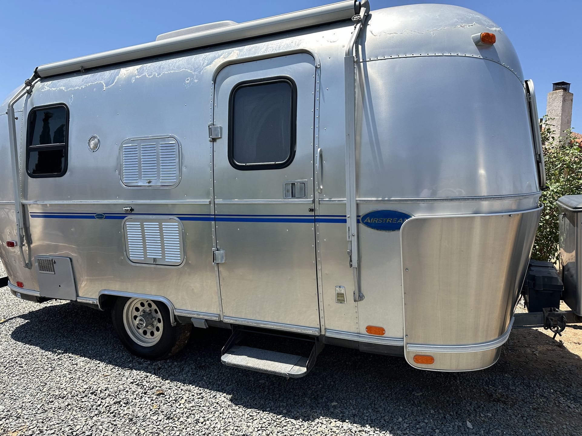2001 Airstream Bambi 19’
