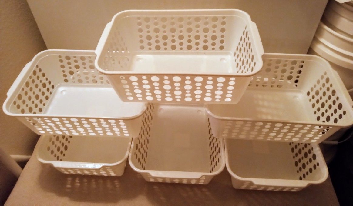 12 White Plastic Baskets - New $10