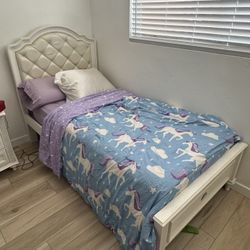 3 Piece Bedroom Set for a young girl