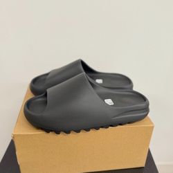 Yeezy Slides Size 6  Onyx  $75.00!!! 