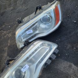 Chrysler Pair Of headlights 