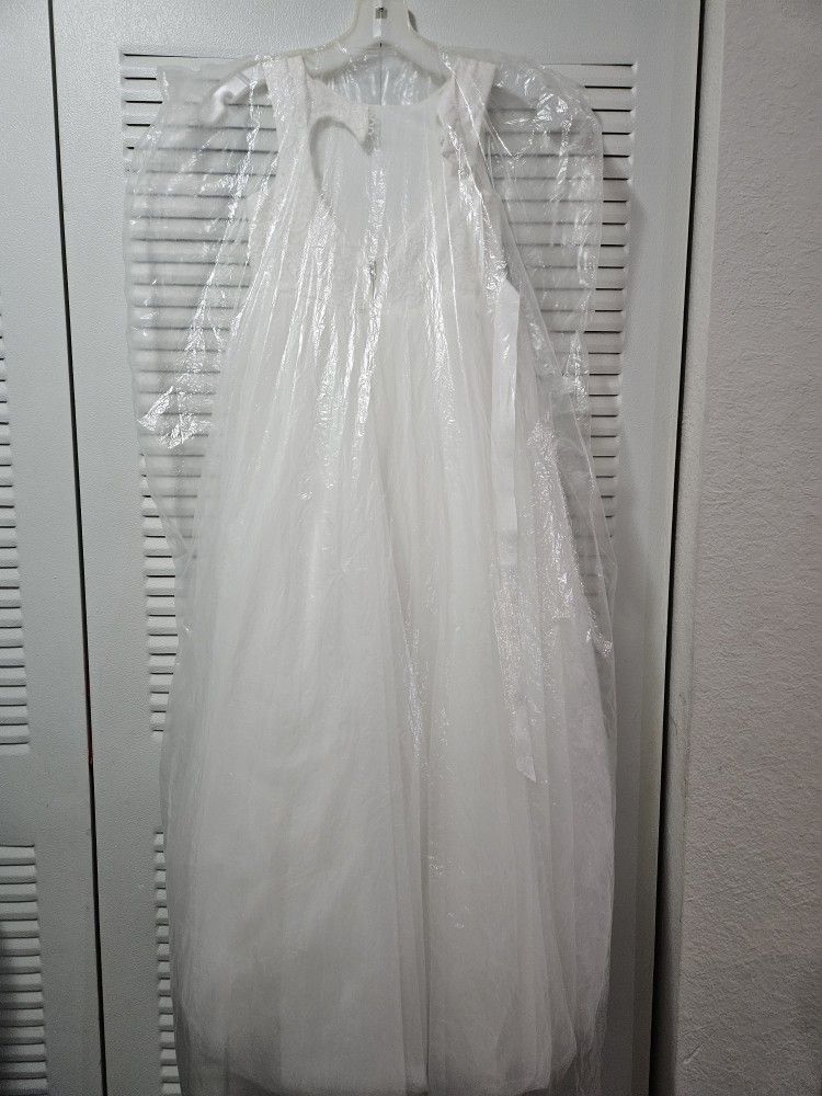 Davids Bridal , Wedding Flower Or Ring Bearer Dress, Size 8. Like New.  Traje De Noviesita O Niña De Flores Davids Bridal, Size 8