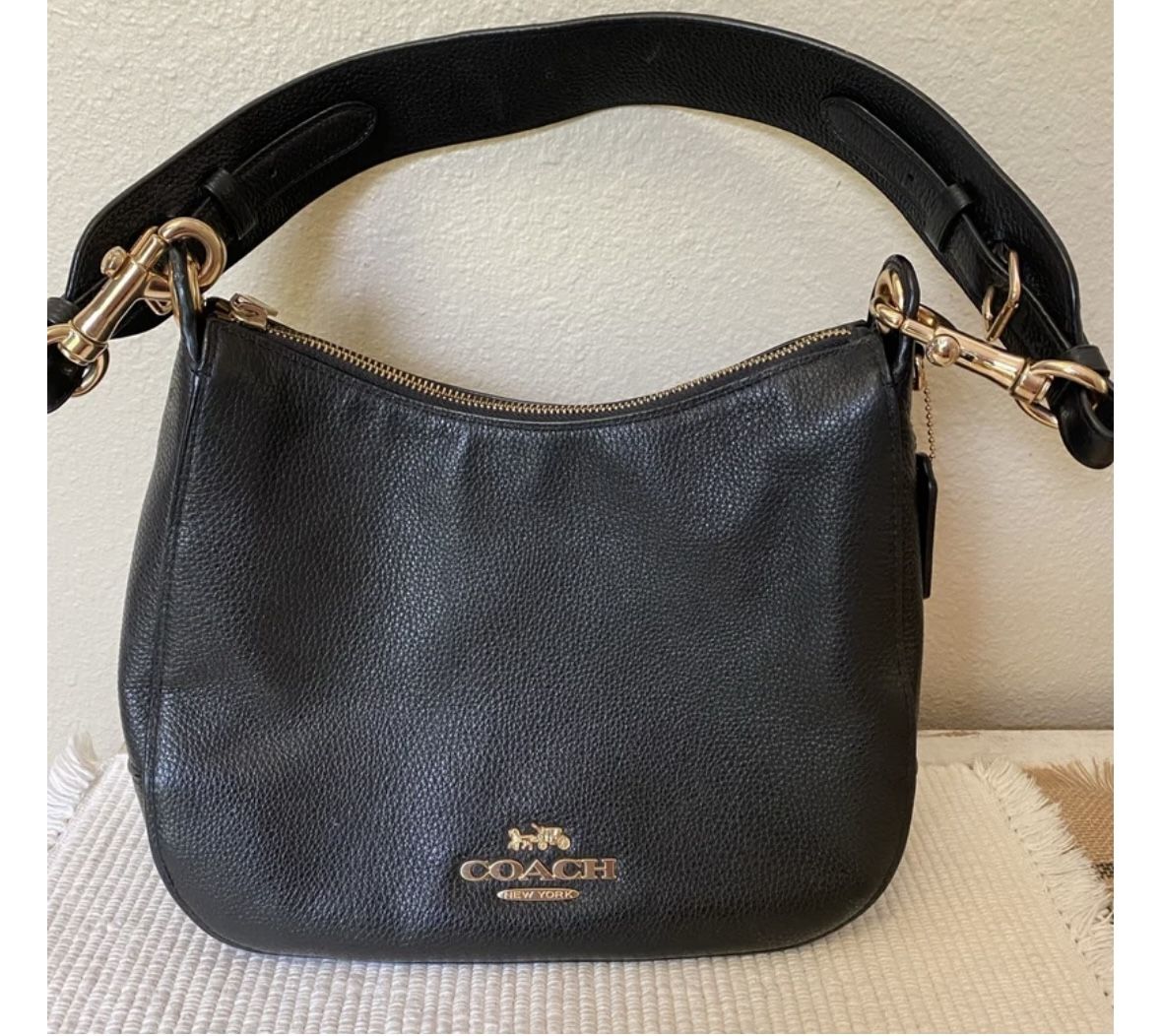 Coach Shoulder Bag (like New) 