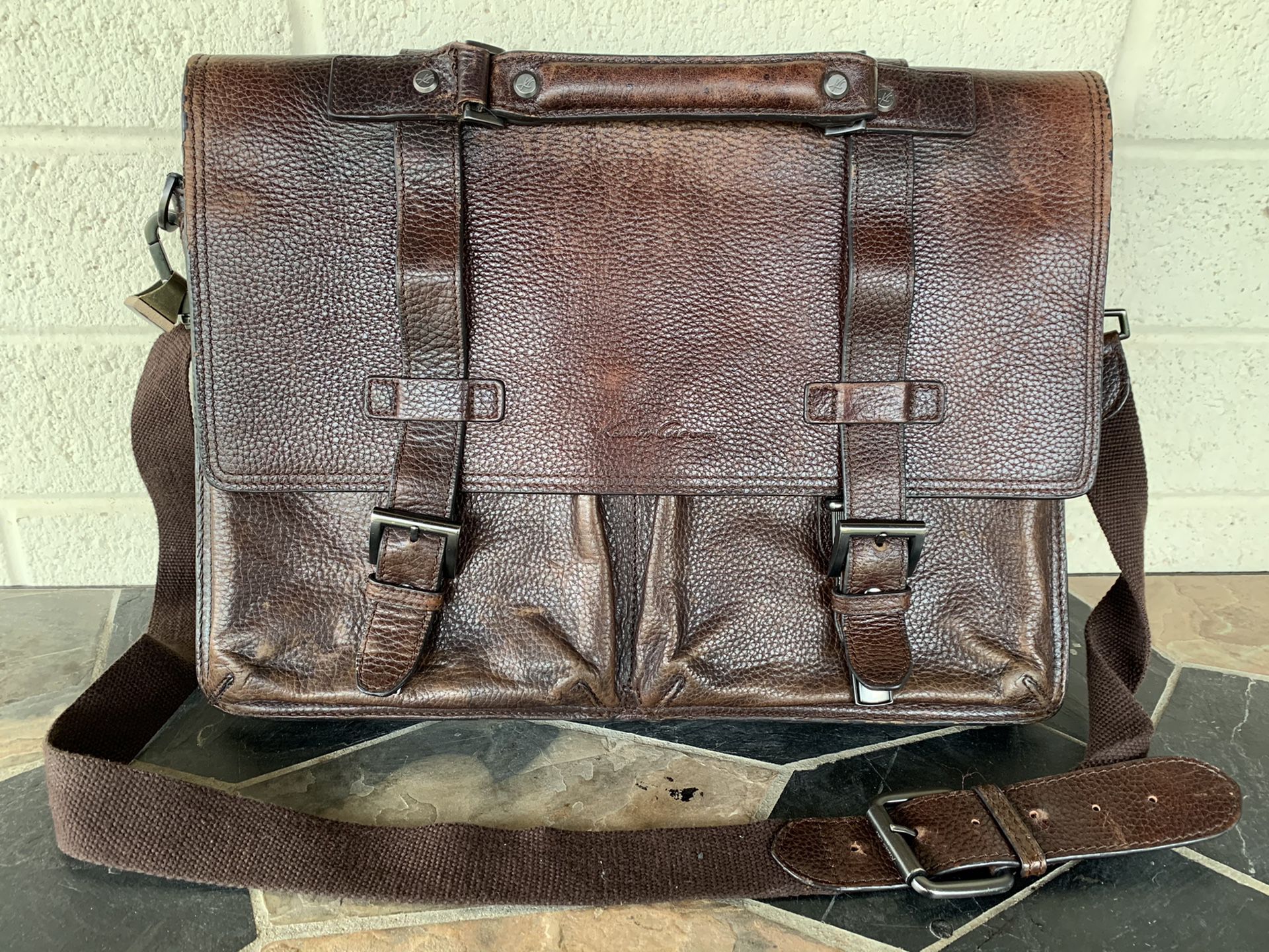 Kenneth Cole Vintage Distressed Brown Leather Messenger Bag